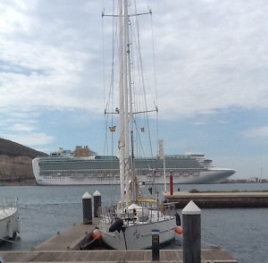 Liegeplatz in Cartagena mit Aussicht auf die Kreuzfahrtschiffe